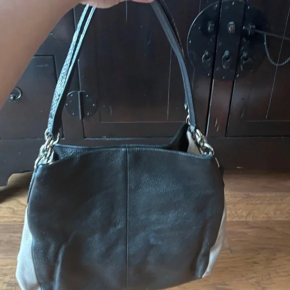 Coach Rare Phoebe Hobo Bag F38251 Black and Tan Leather Bag - Picture 4 of 10